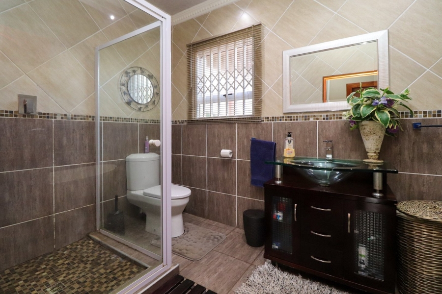 5 Bedroom Property for Sale in Wilkoppies North West